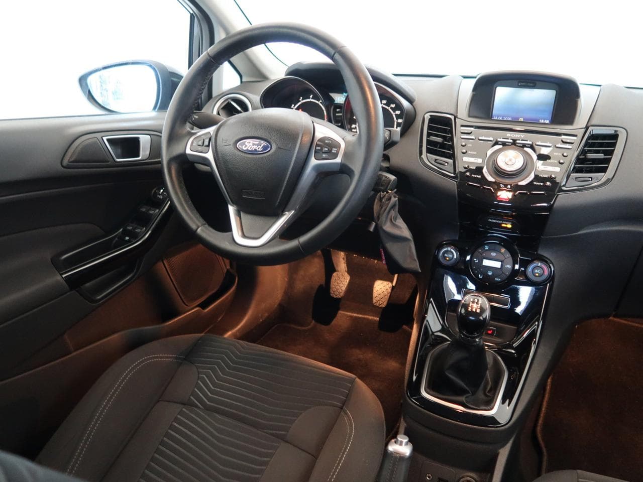 2014 Ford FIESTA - 16
