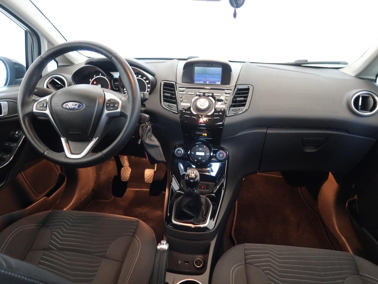 2014 Ford FIESTA - 18