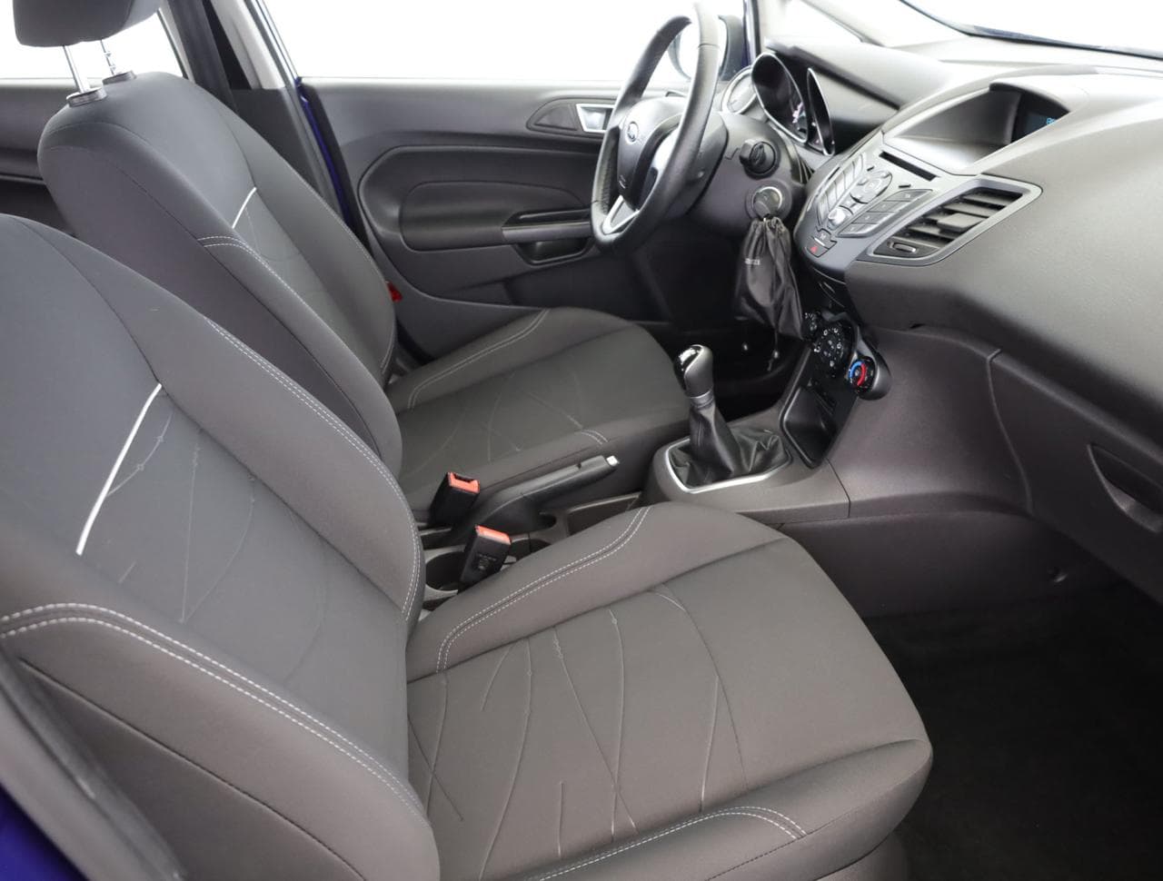 2015 Ford FIESTA - 18