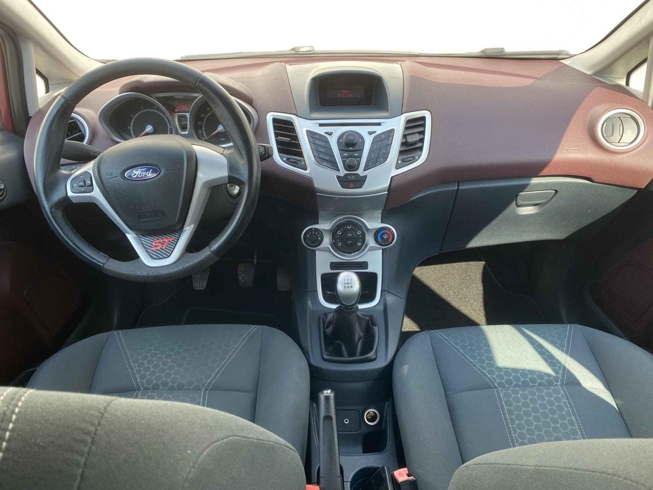 2009 Ford FIESTA - 15