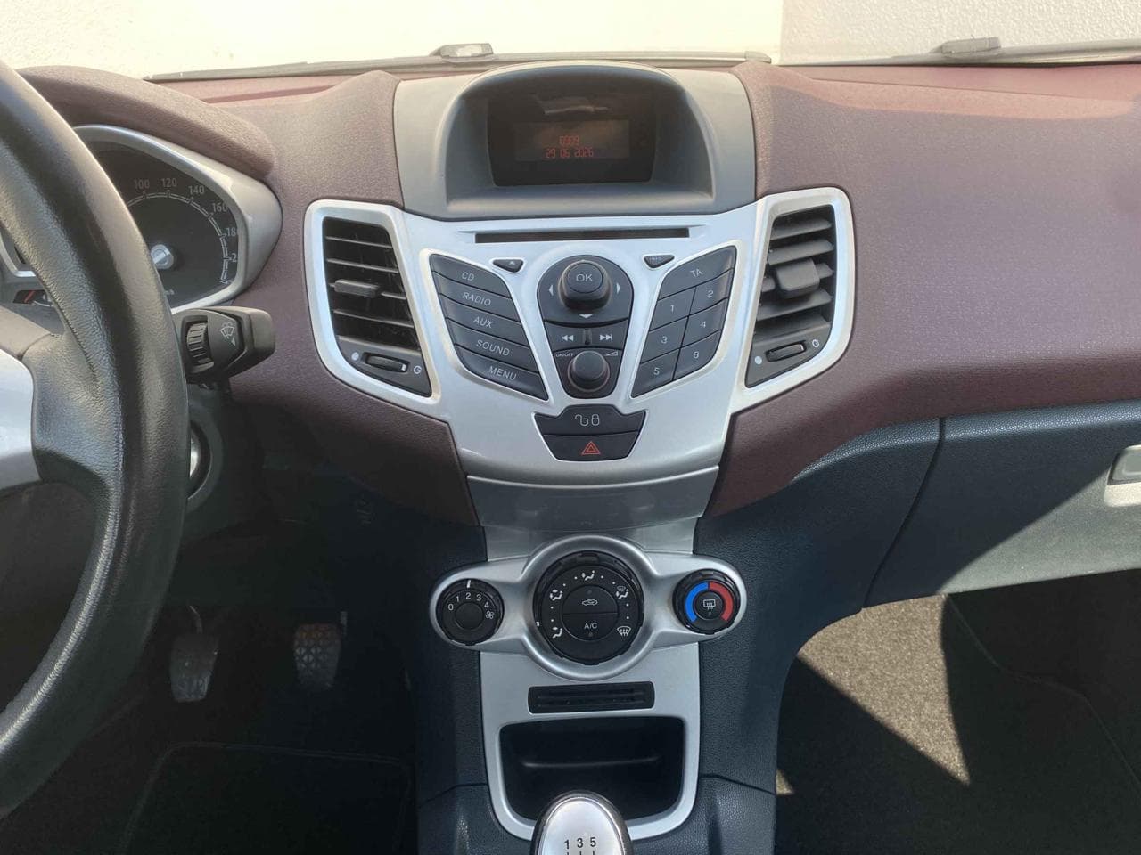 2009 Ford FIESTA - 23