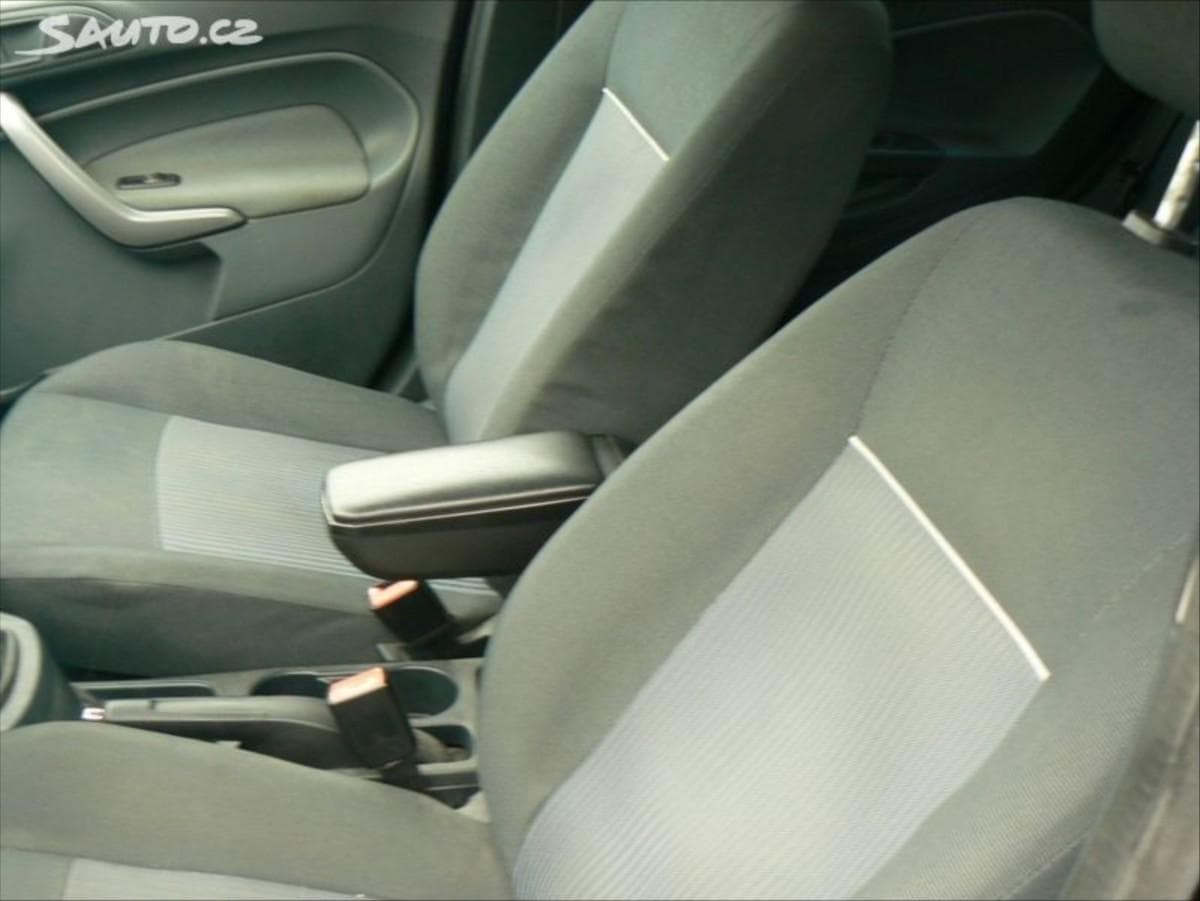 2010 Ford FIESTA - 8