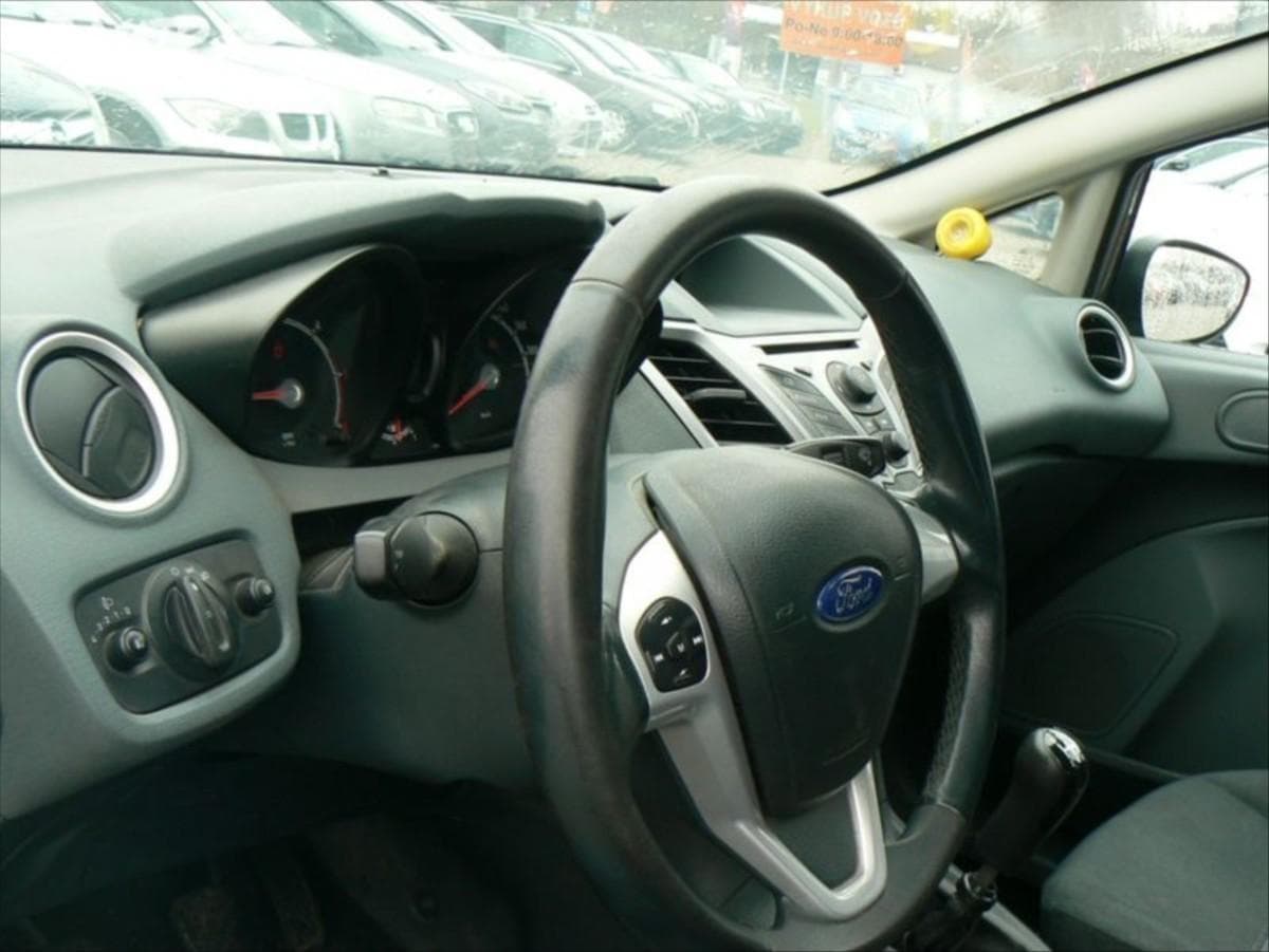 2010 Ford FIESTA - 7