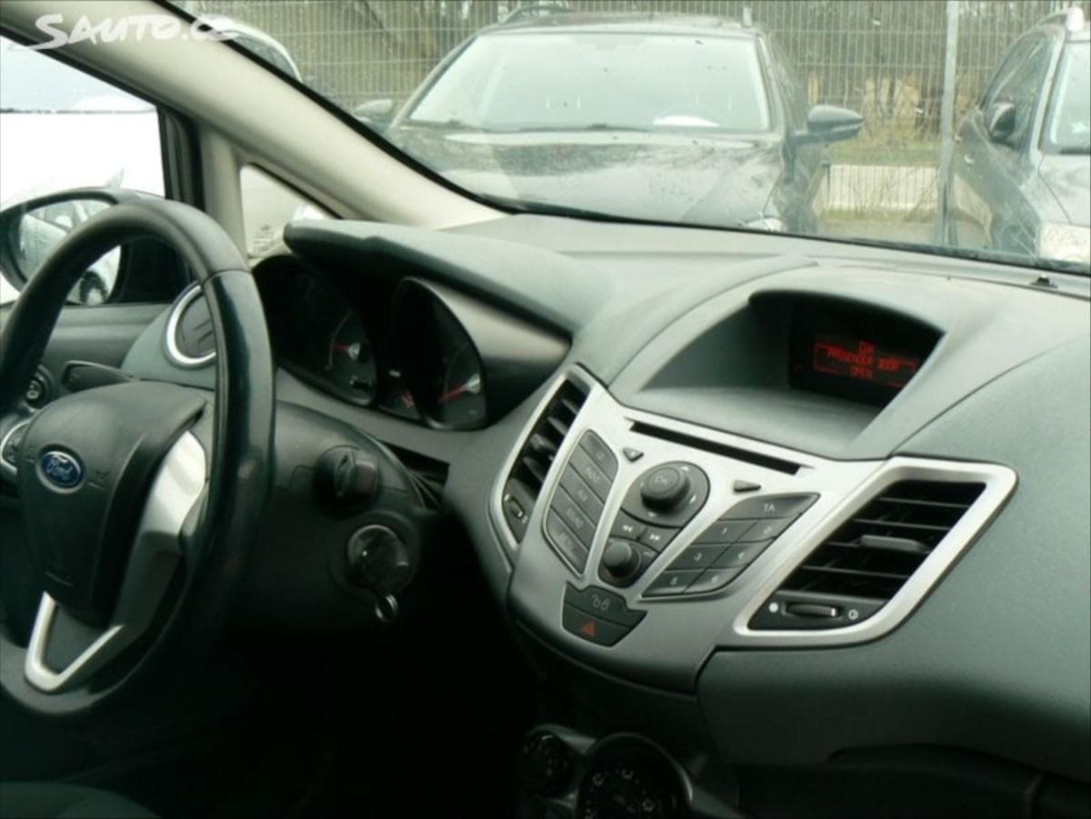 2010 Ford FIESTA - 9