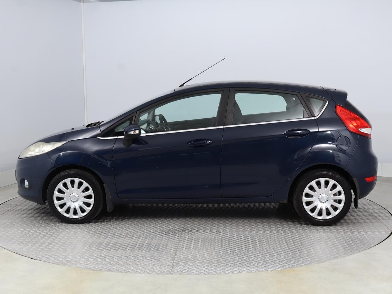 2009 Ford FIESTA - 4
