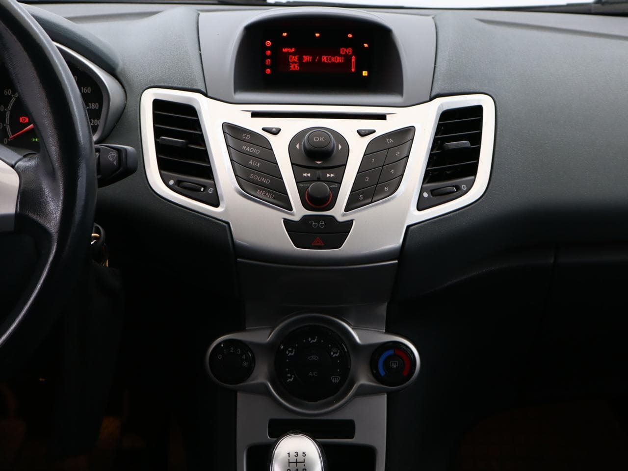 2009 Ford FIESTA - 16