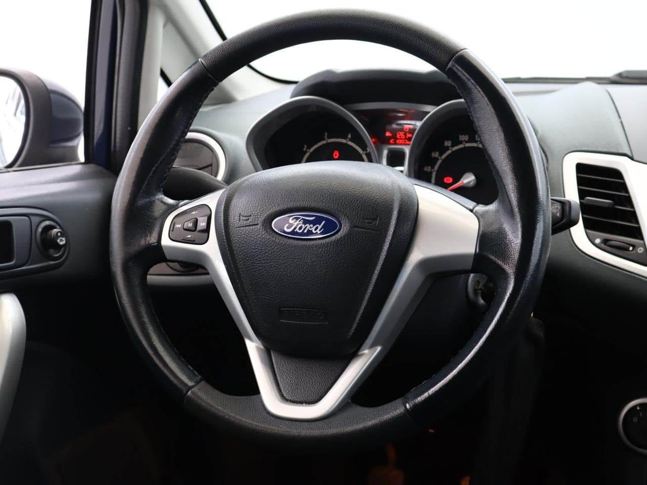 2009 Ford FIESTA - 18