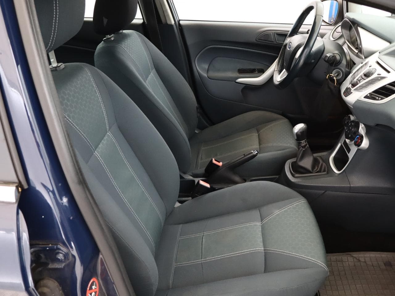 2009 Ford FIESTA - 10