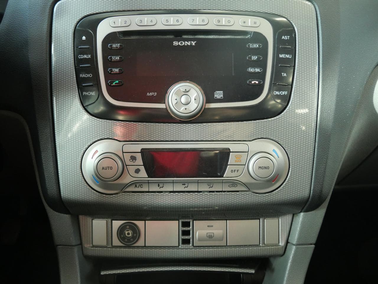 2009 Ford FOCUS - 23