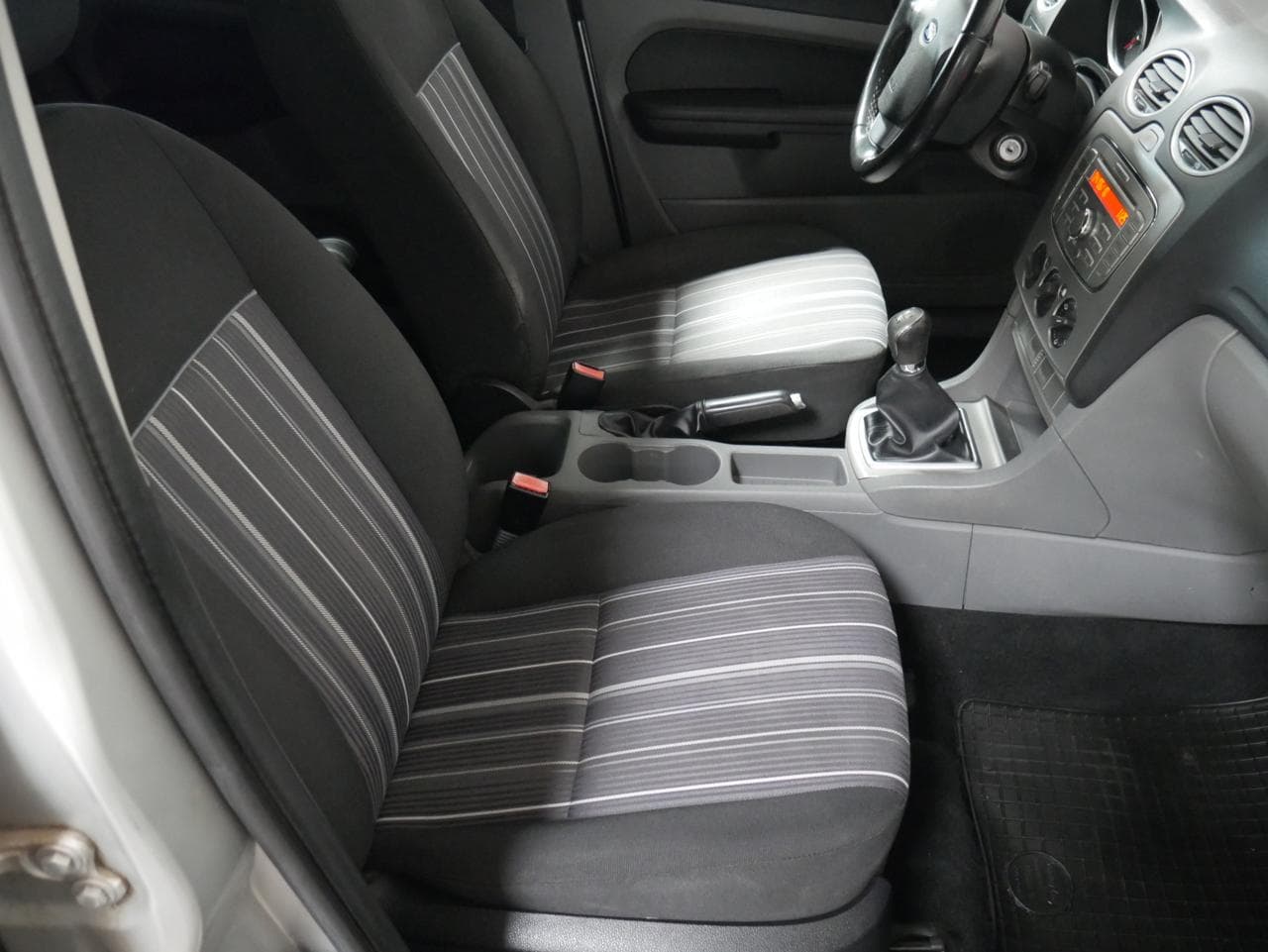 2009 Ford FOCUS - 21