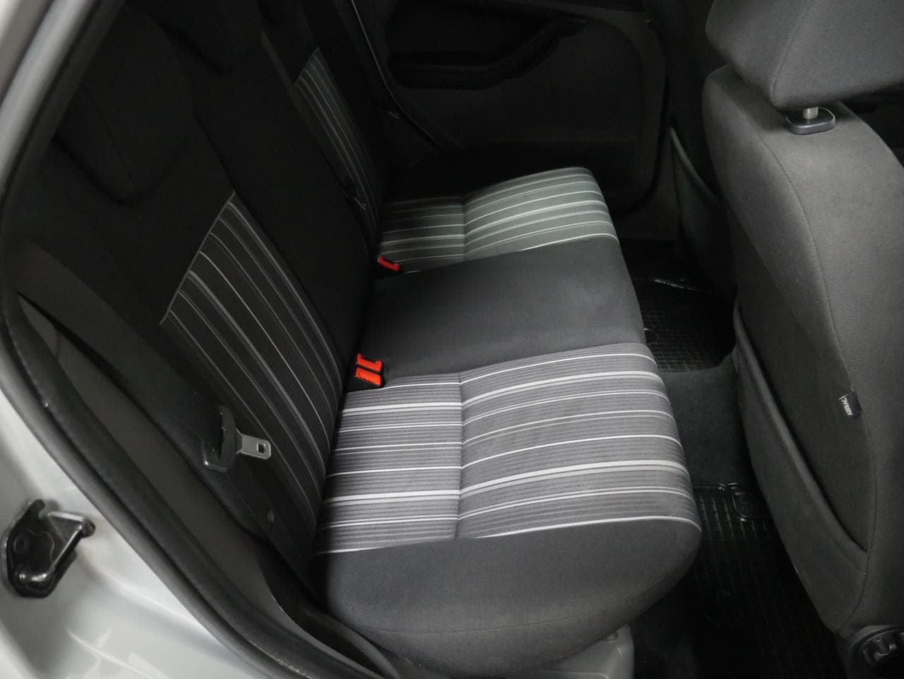 2009 Ford FOCUS - 18