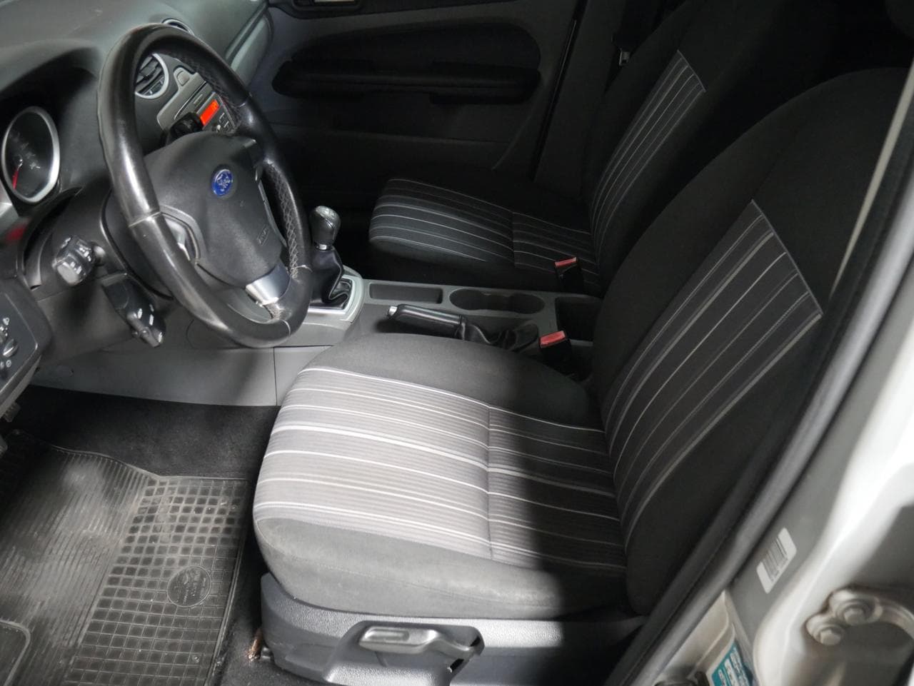 2009 Ford FOCUS - 14