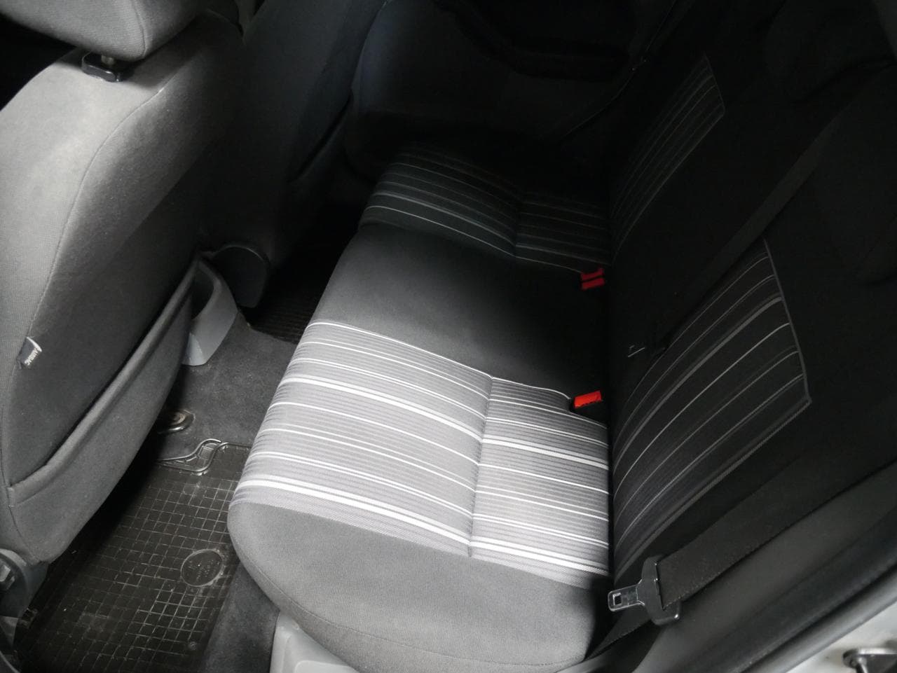 2009 Ford FOCUS - 15