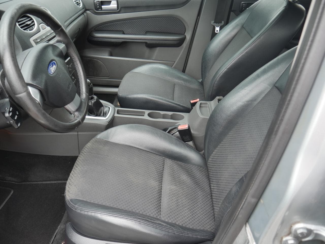 2005 Ford FOCUS - 9