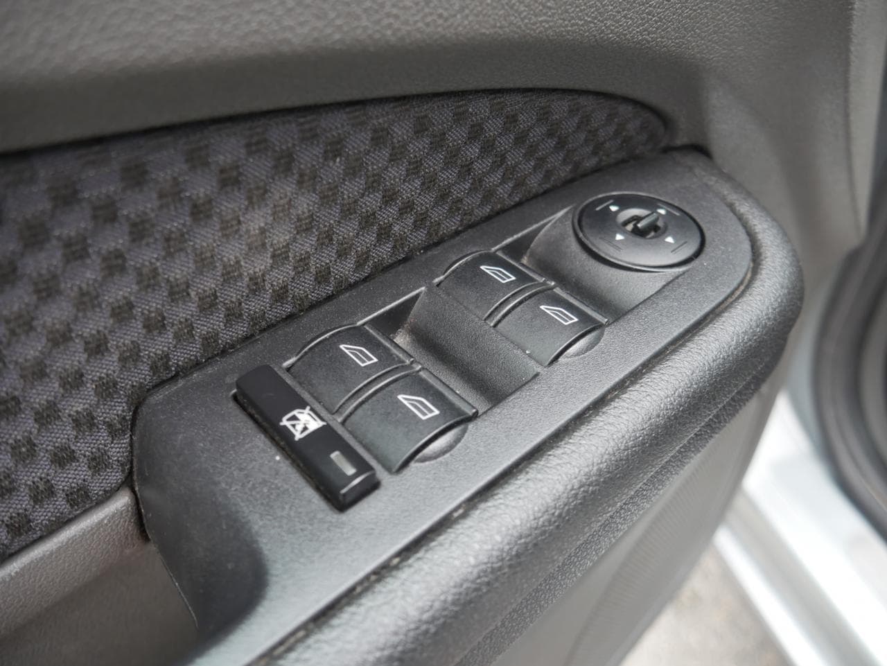 2005 Ford FOCUS - 12