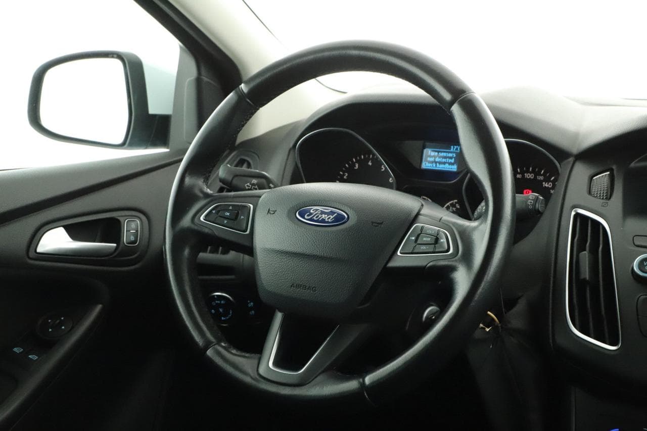 2015 Ford FOCUS - 33