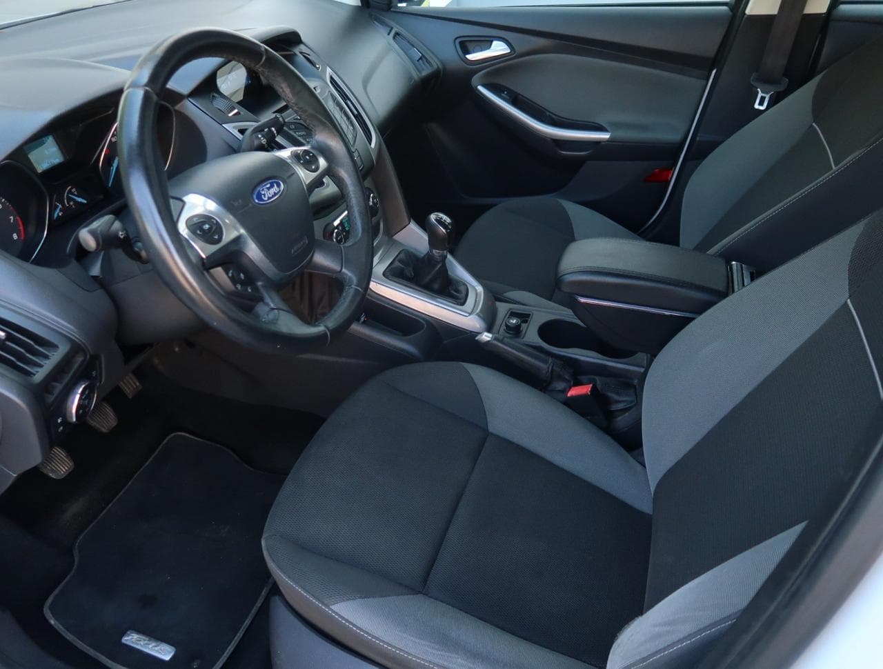 2011 Ford FOCUS - 26