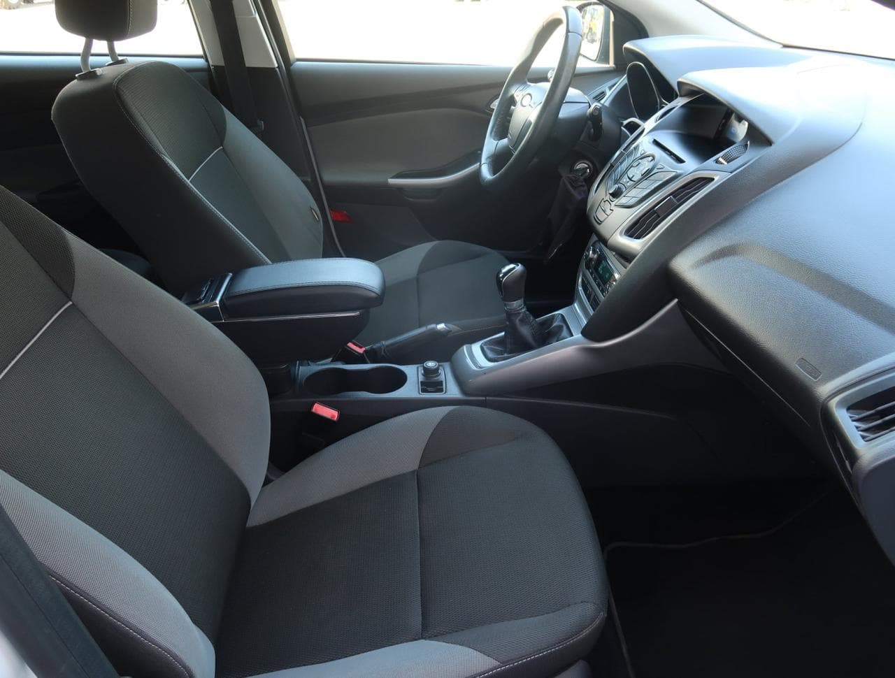 2011 Ford FOCUS - 19