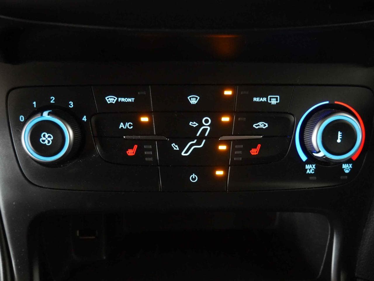 2015 Ford FOCUS - 28