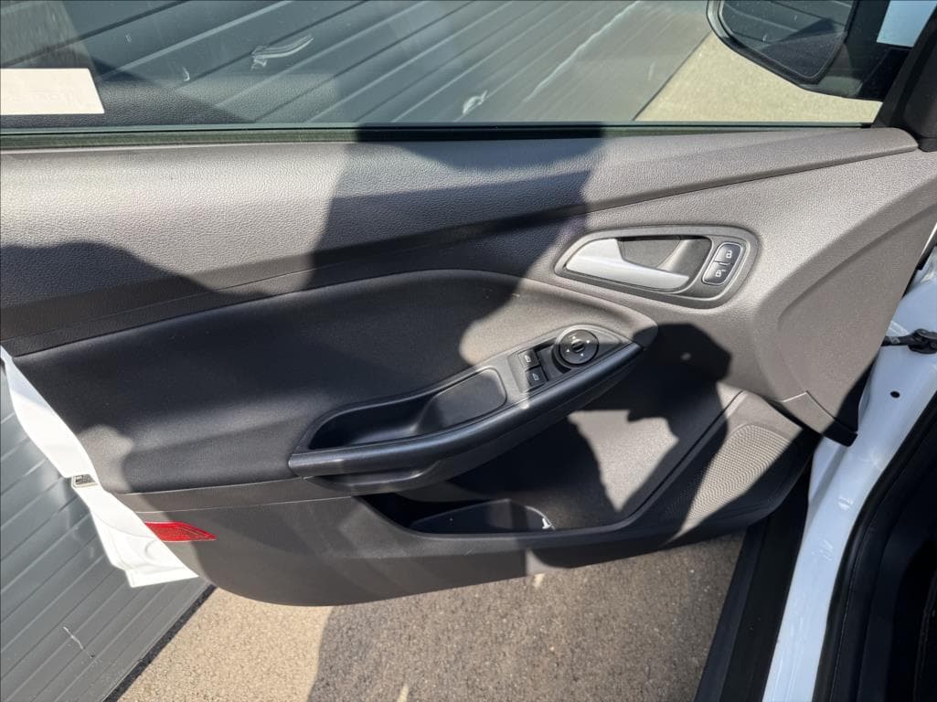 2016 Ford FOCUS - 32