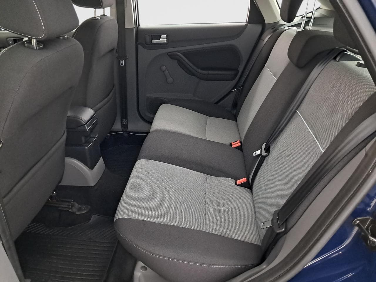 2010 Ford FOCUS - 25