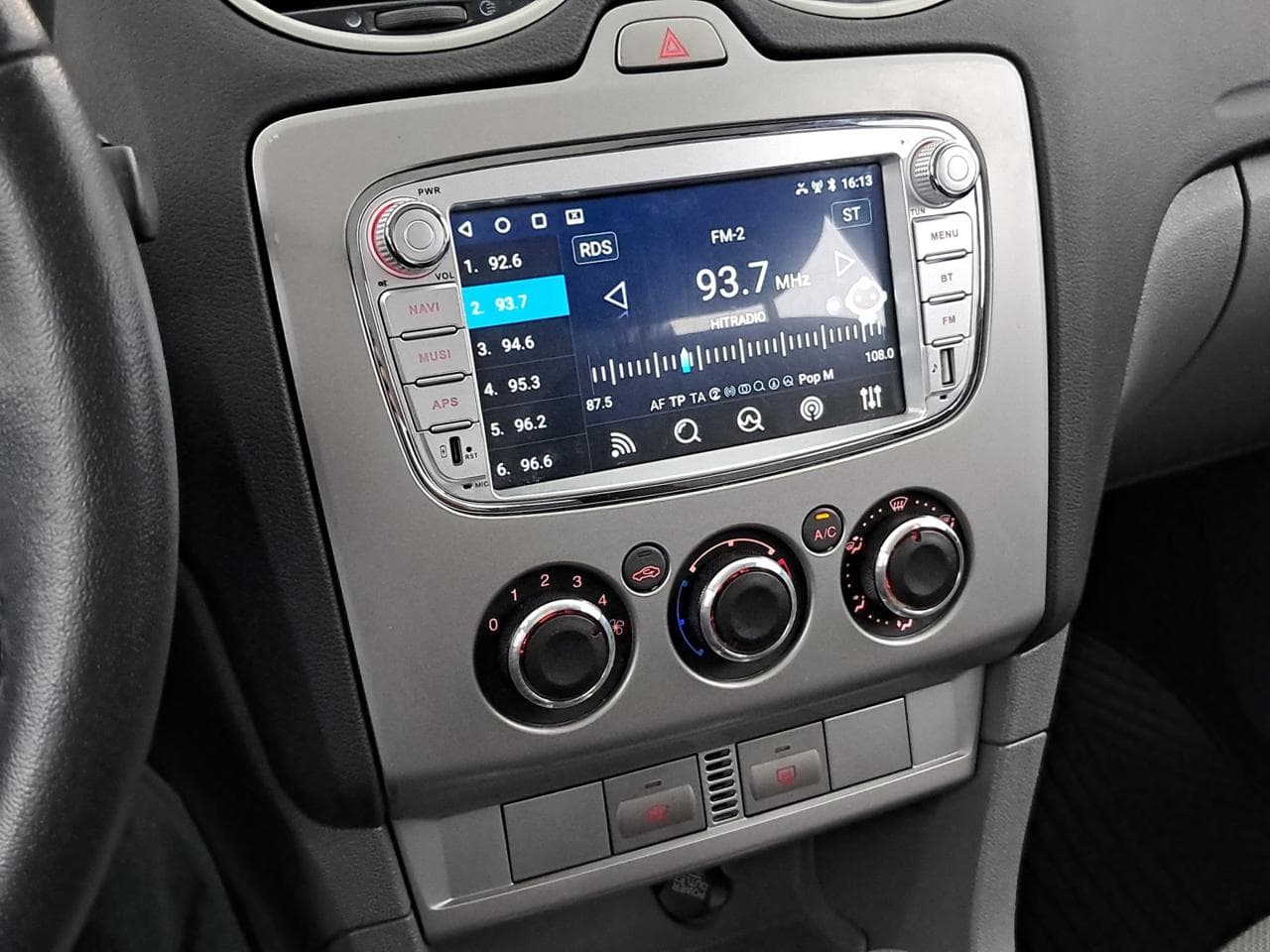 2010 Ford FOCUS - 30