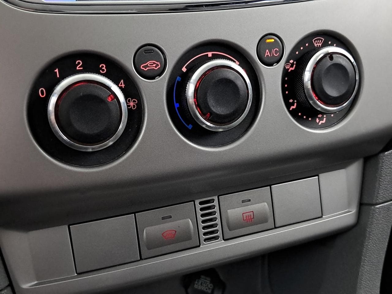 2010 Ford FOCUS - 33