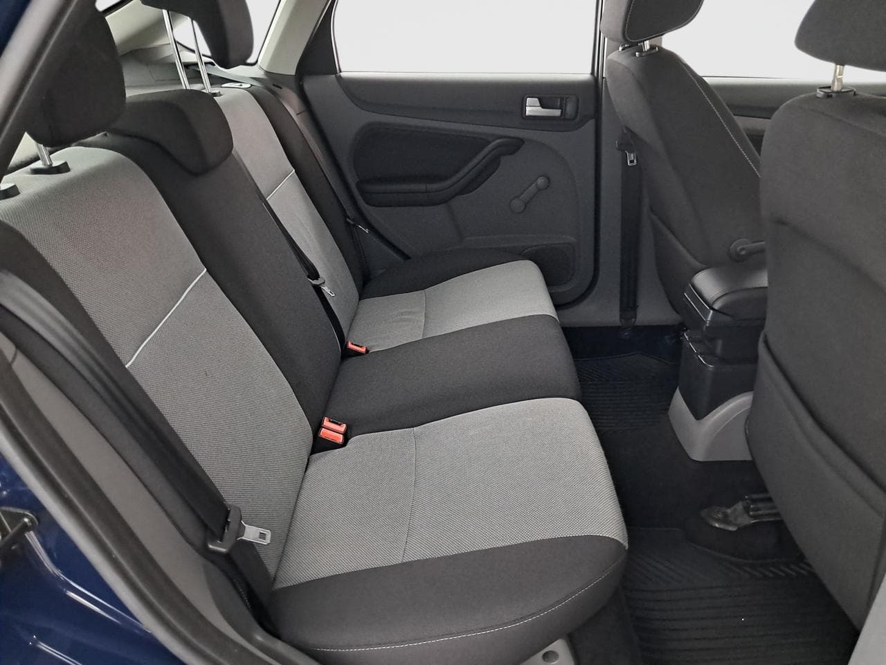 2010 Ford FOCUS - 21