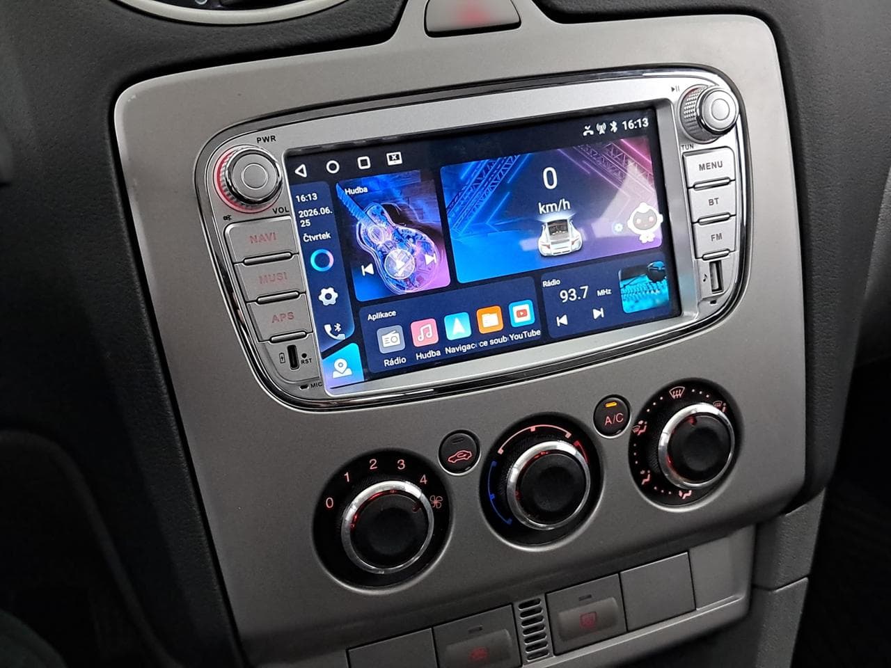 2010 Ford FOCUS - 32