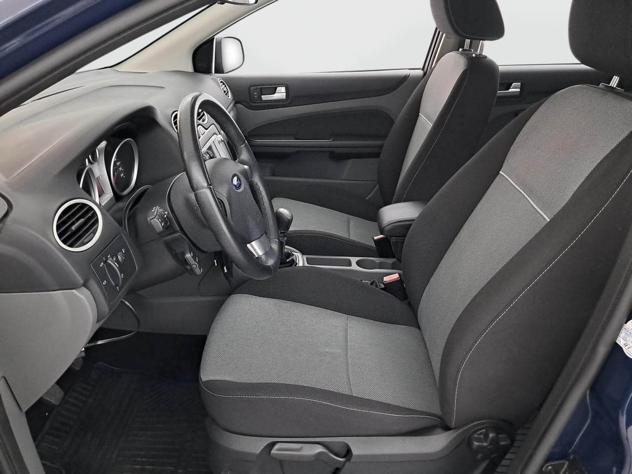2010 Ford FOCUS - 27