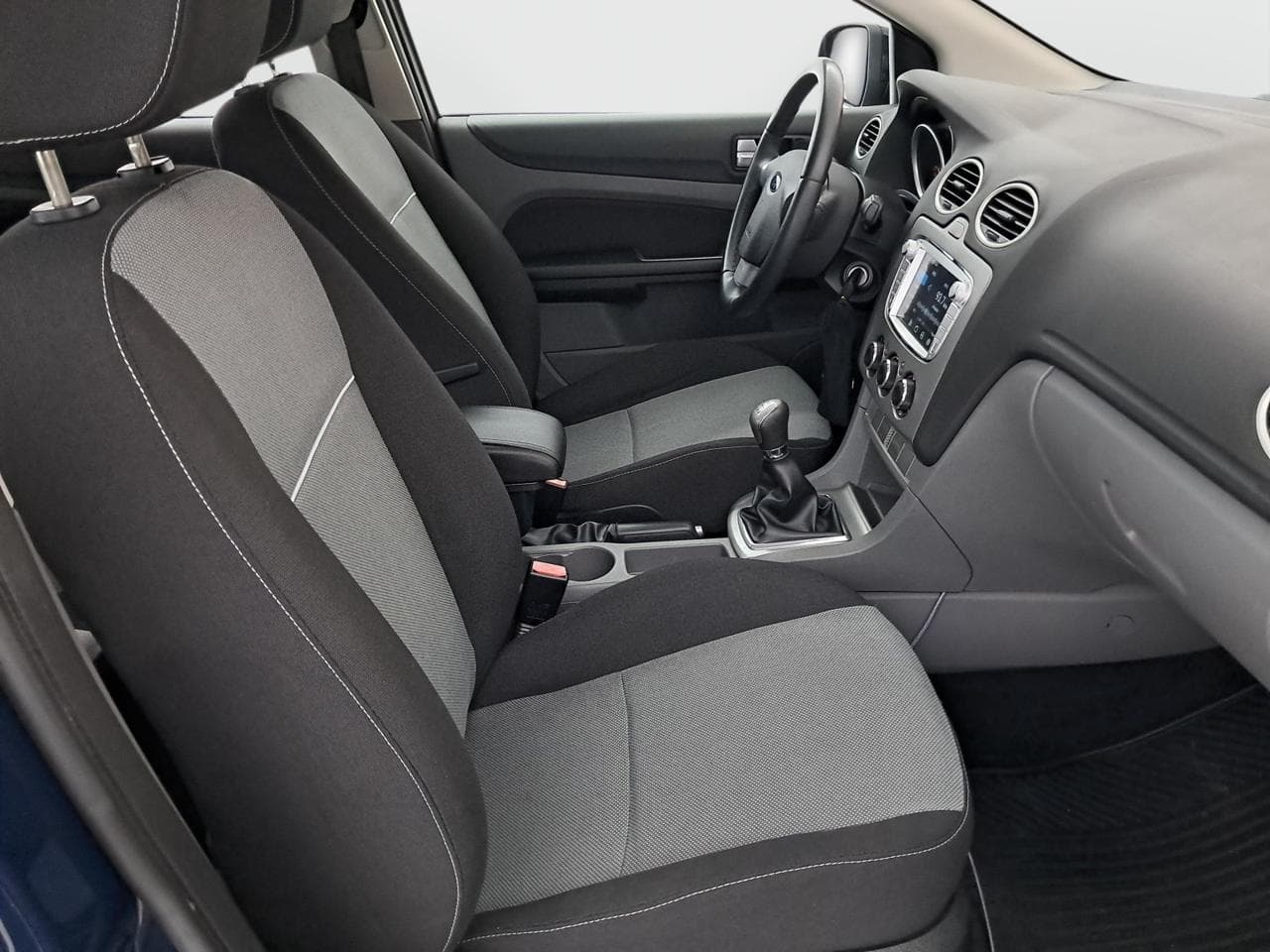 2010 Ford FOCUS - 19