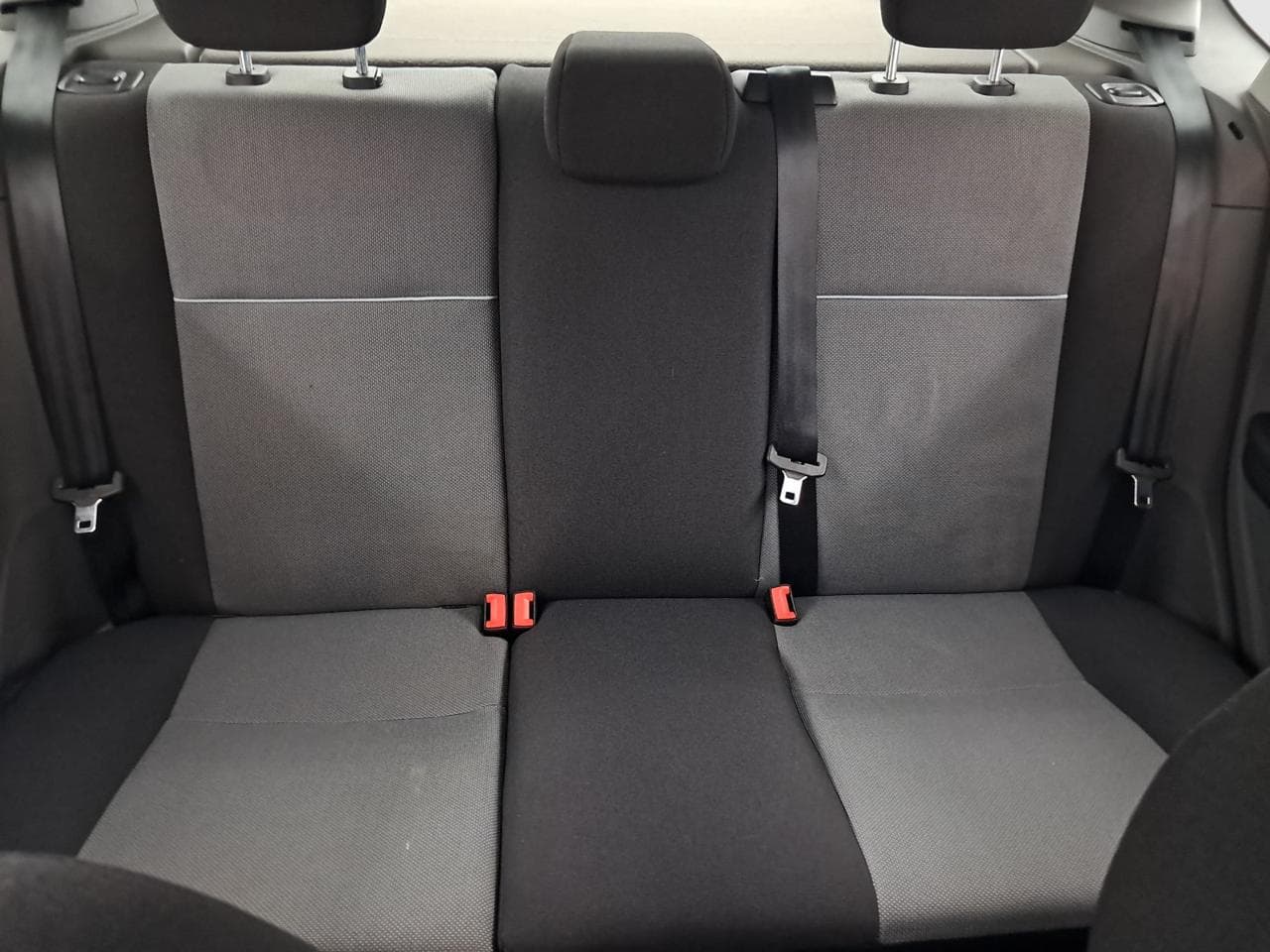 2010 Ford FOCUS - 23