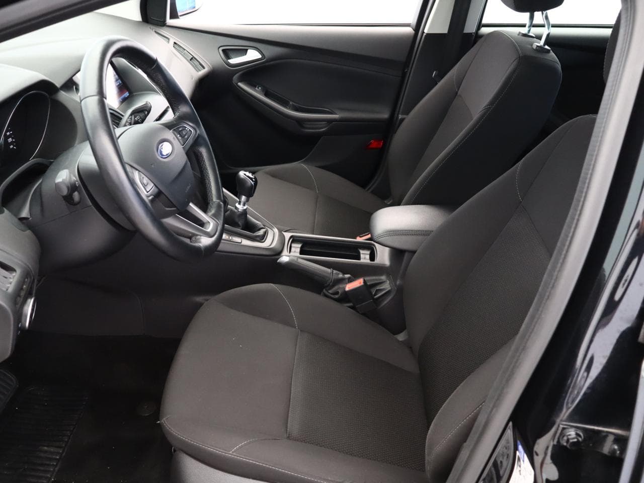 2017 Ford FOCUS - 14
