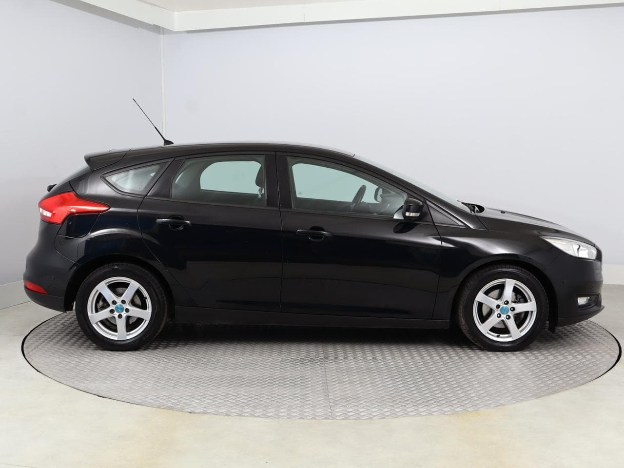 2017 Ford FOCUS - 8