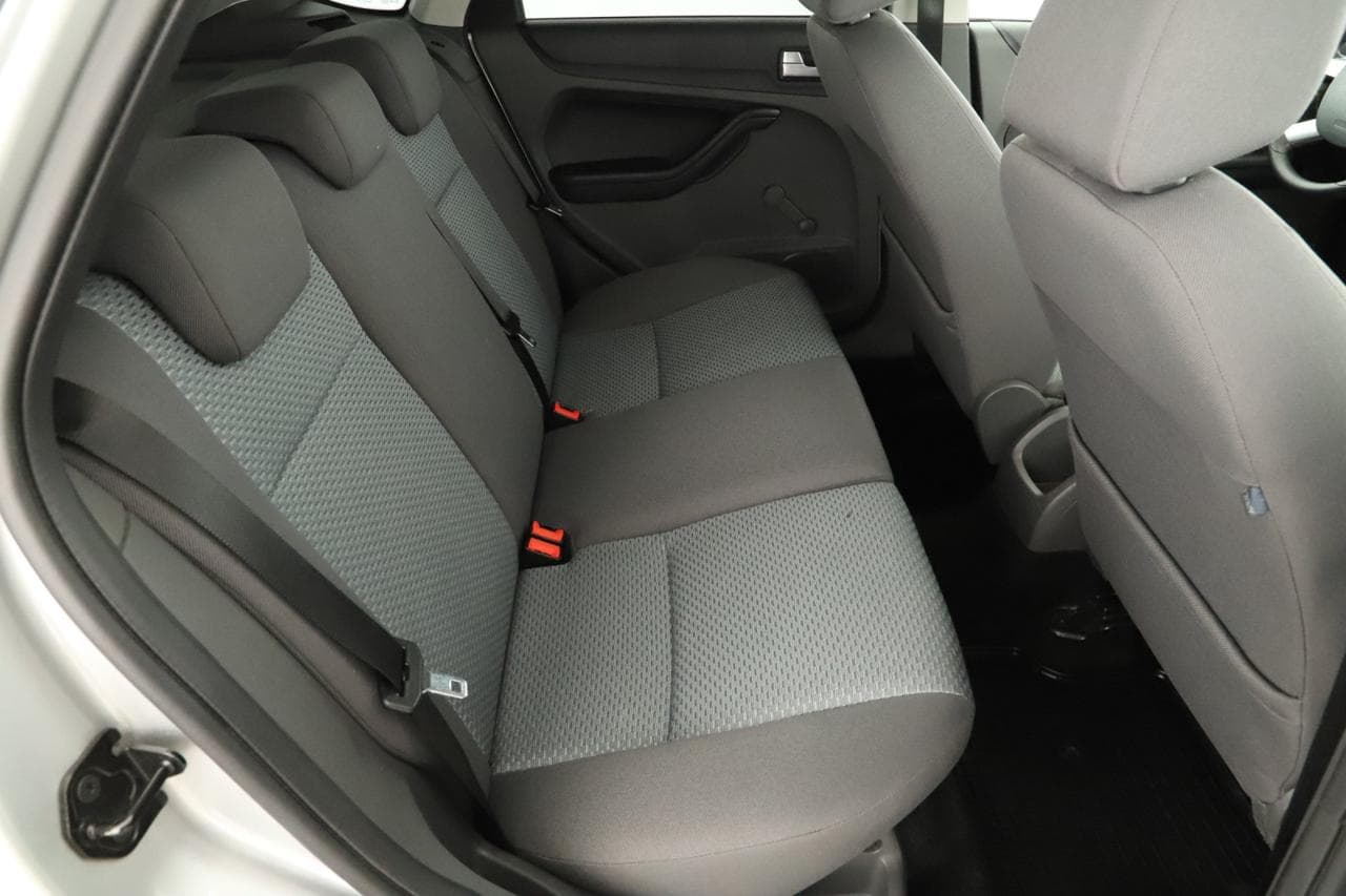 2006 Ford FOCUS - 11
