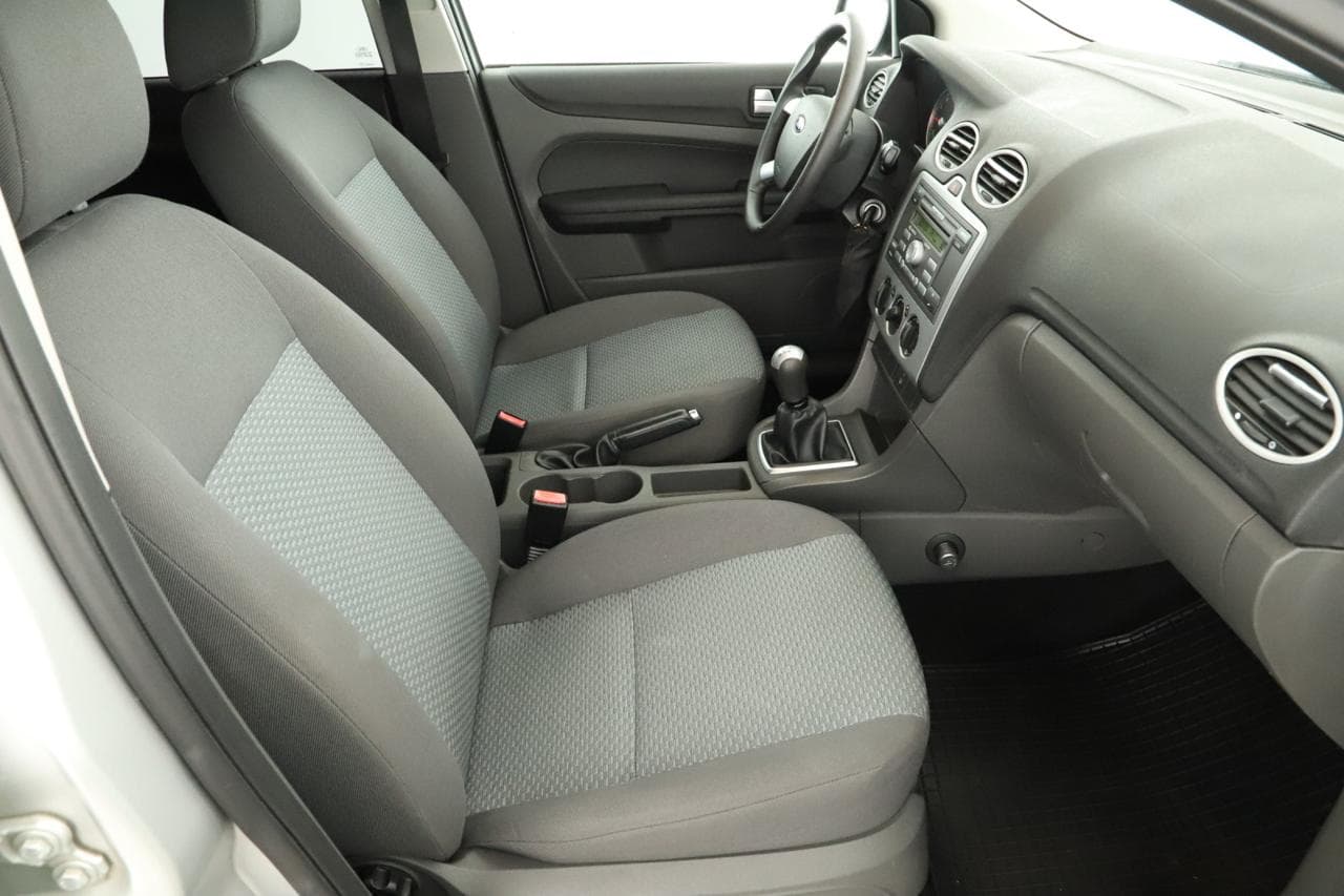 2006 Ford FOCUS - 10