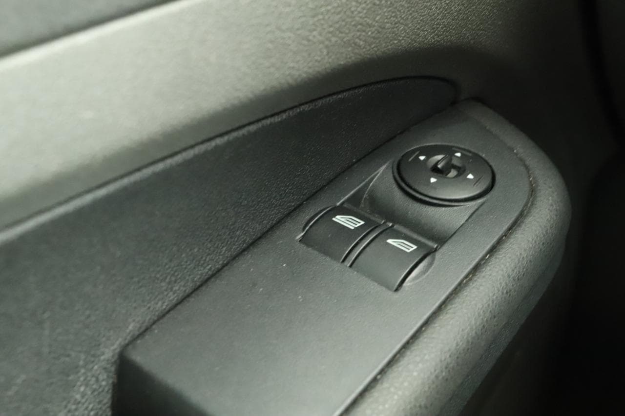 2006 Ford FOCUS - 16