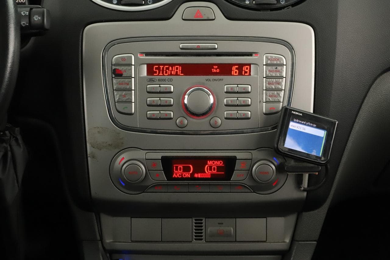 2009 Ford FOCUS - 16