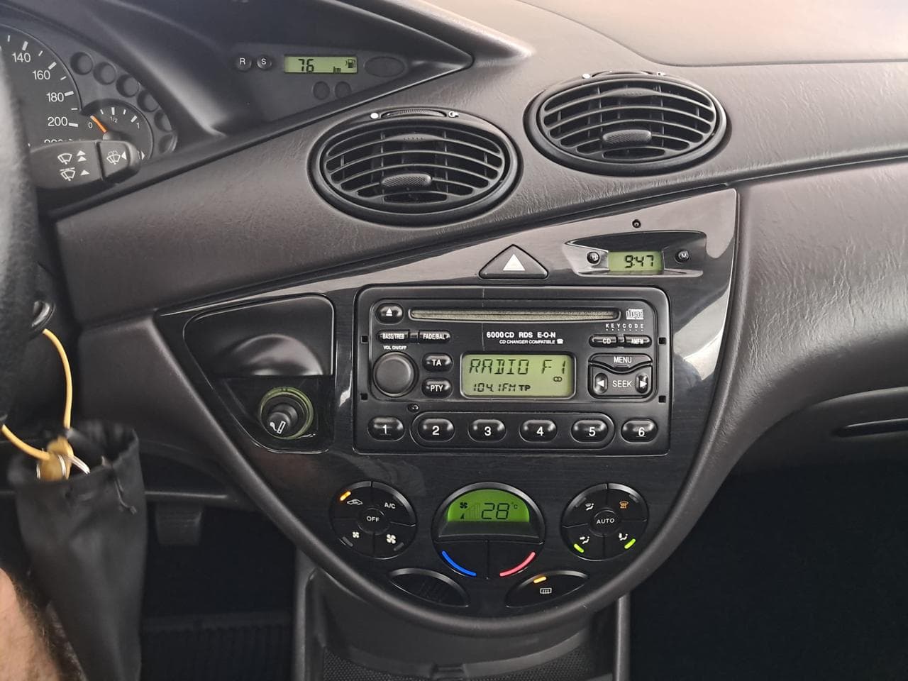2003 Ford FOCUS - 18
