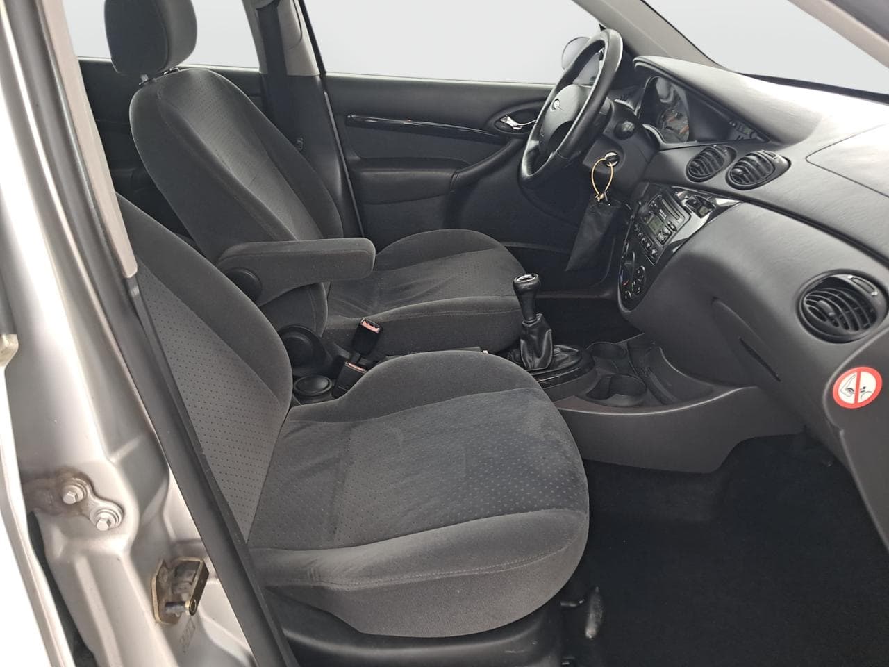 2003 Ford FOCUS - 12