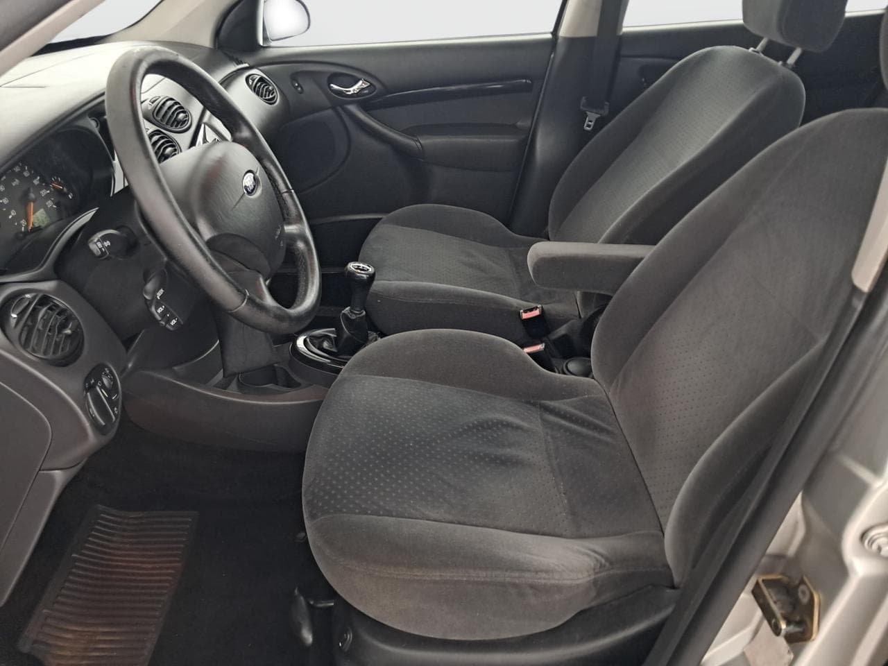 2003 Ford FOCUS - 16