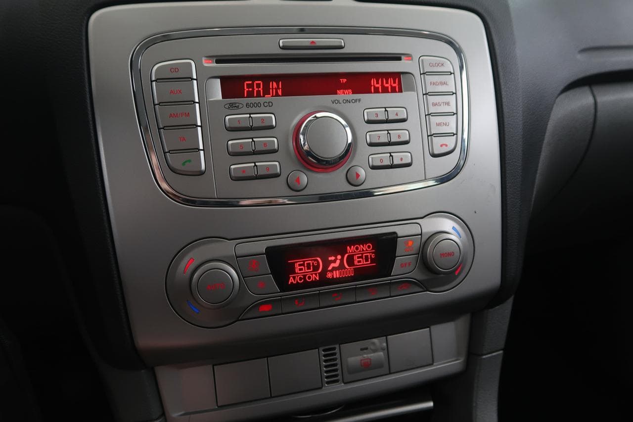 2008 Ford FOCUS - 18
