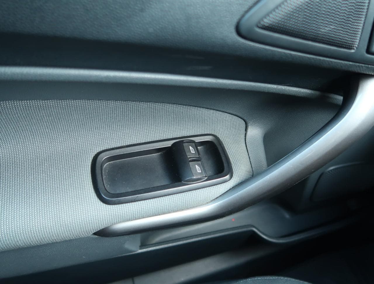 2010 Ford FIESTA - 20