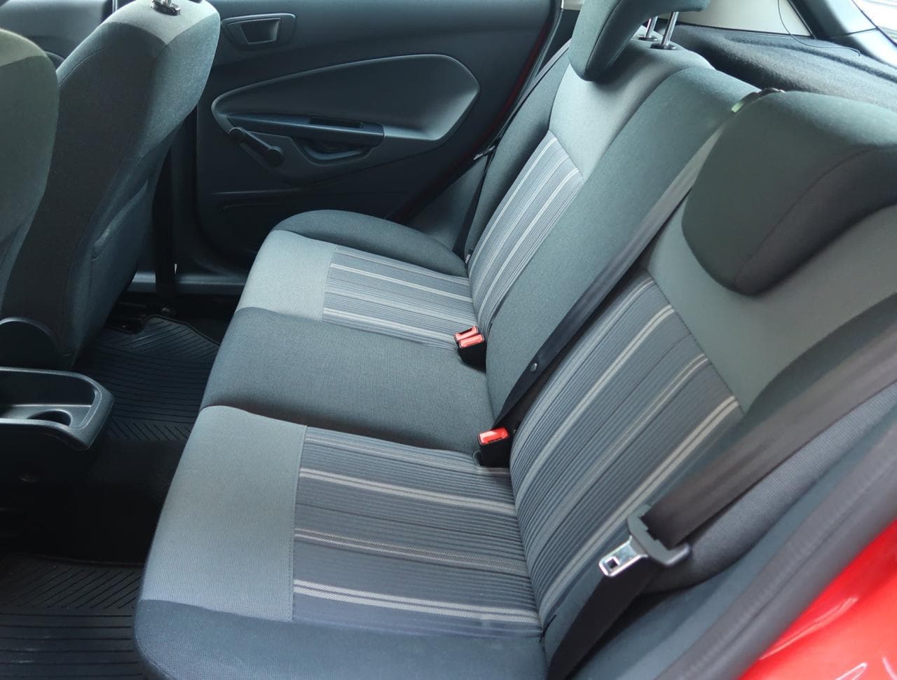 2010 Ford FIESTA - 15