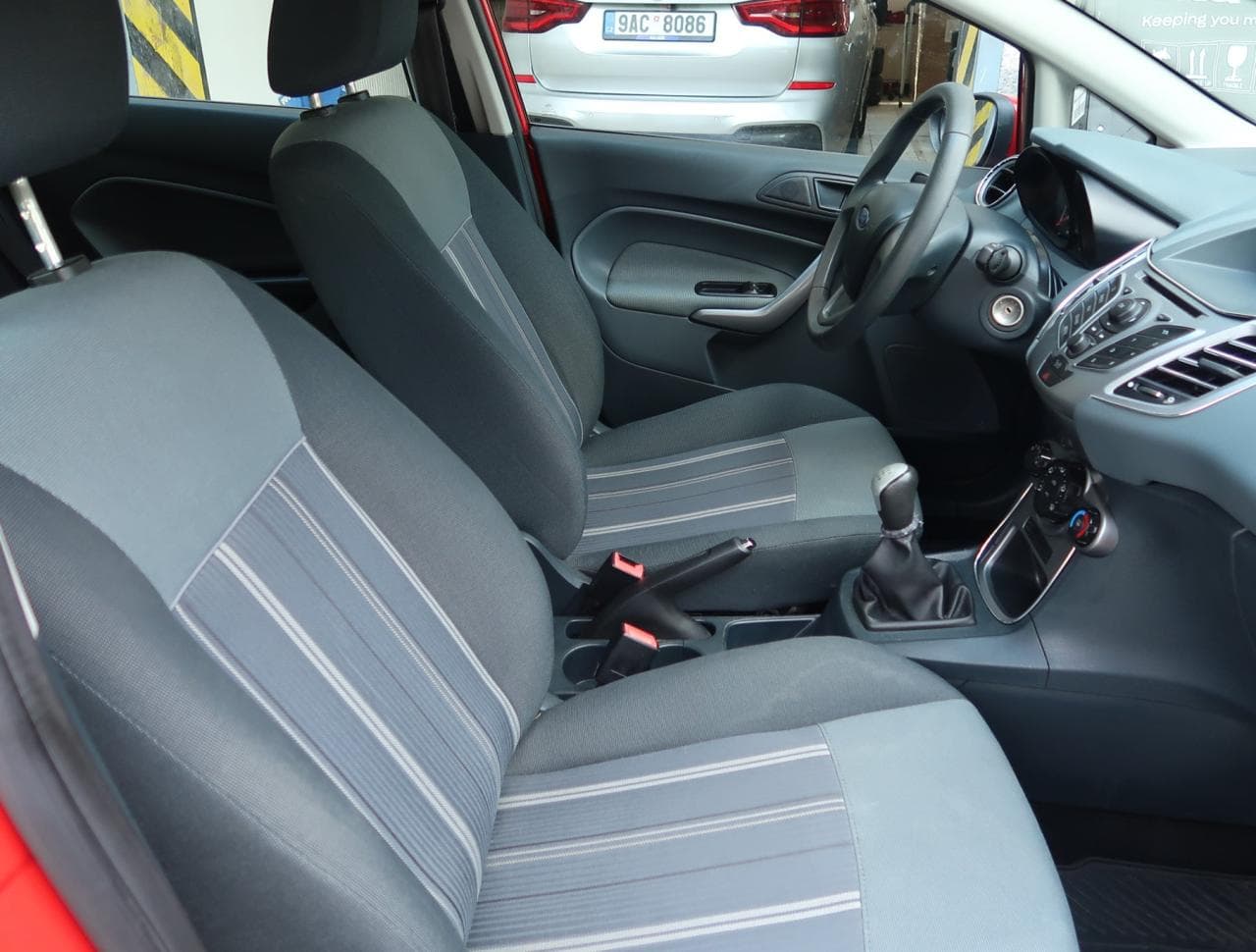 2010 Ford FIESTA - 12