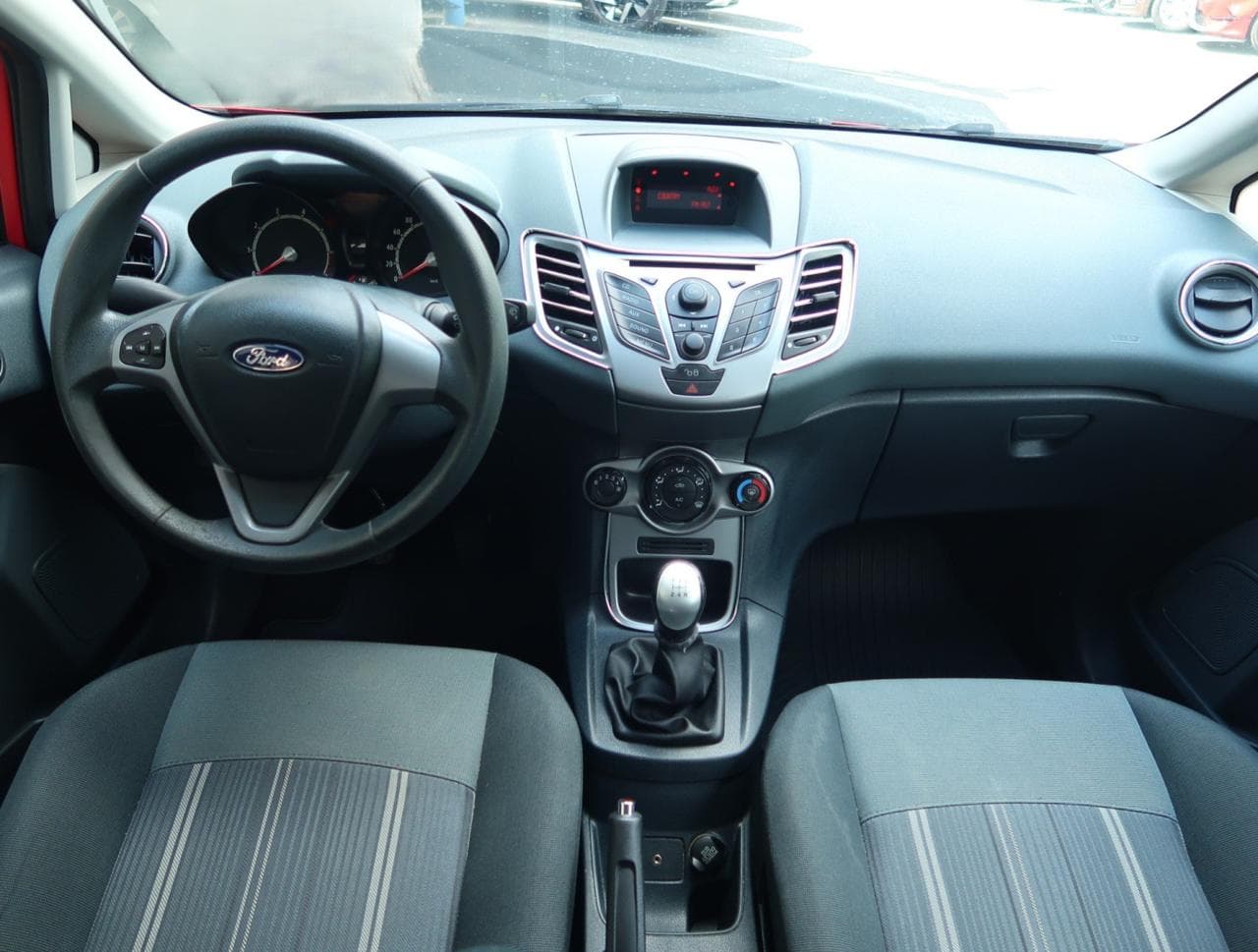 2010 Ford FIESTA - 10
