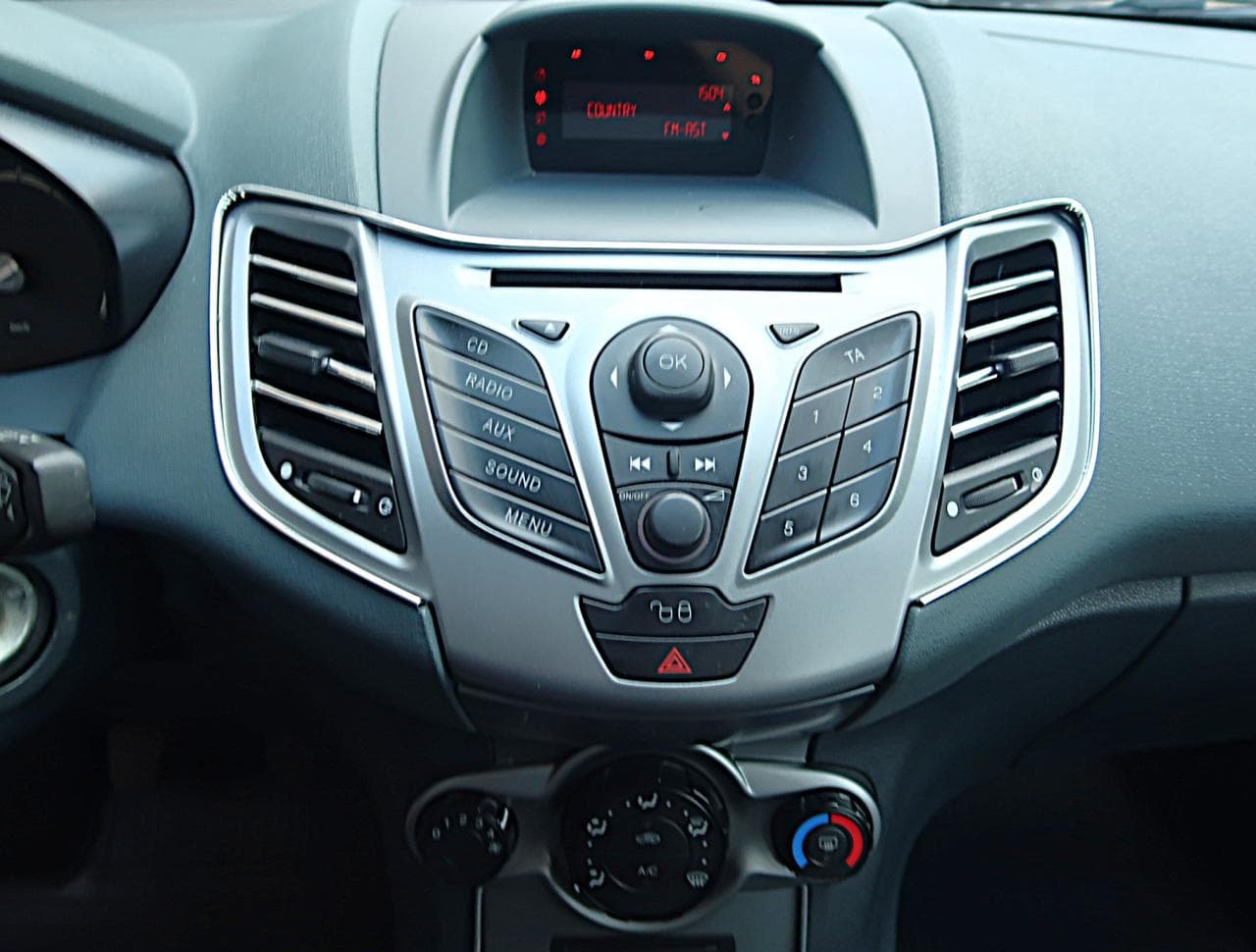2010 Ford FIESTA - 18