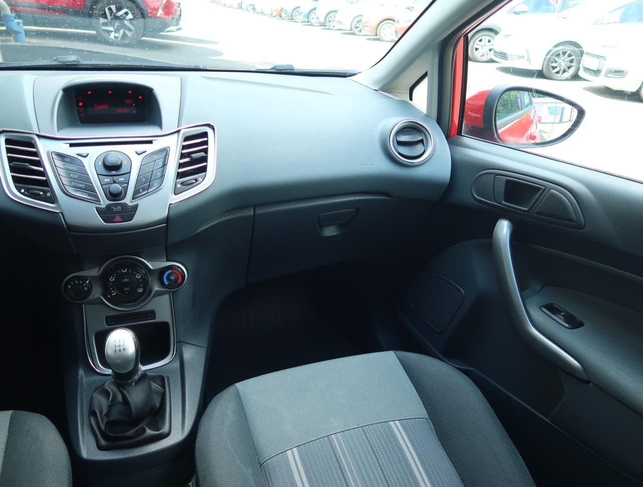 2010 Ford FIESTA - 11