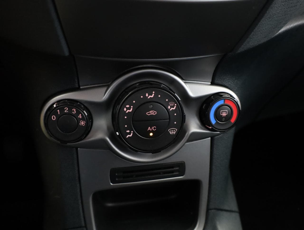 2009 Ford FIESTA - 16