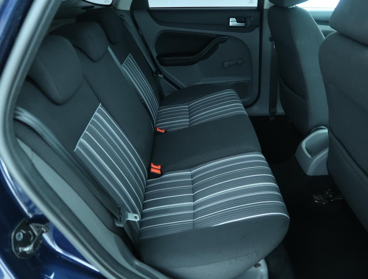 2010 Ford FOCUS - 13